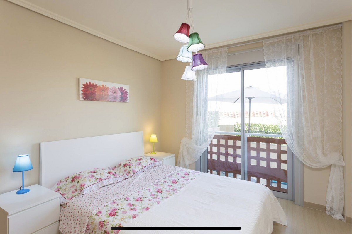 Se alquila apartamento de 1 dormitorio en La Tejita en residencia Vista Roja.