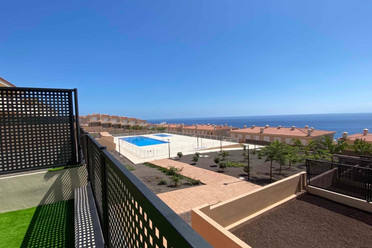 Аренда 1-спального апартамента в новом комплексе Playa Negra в  Puerto de Santiago