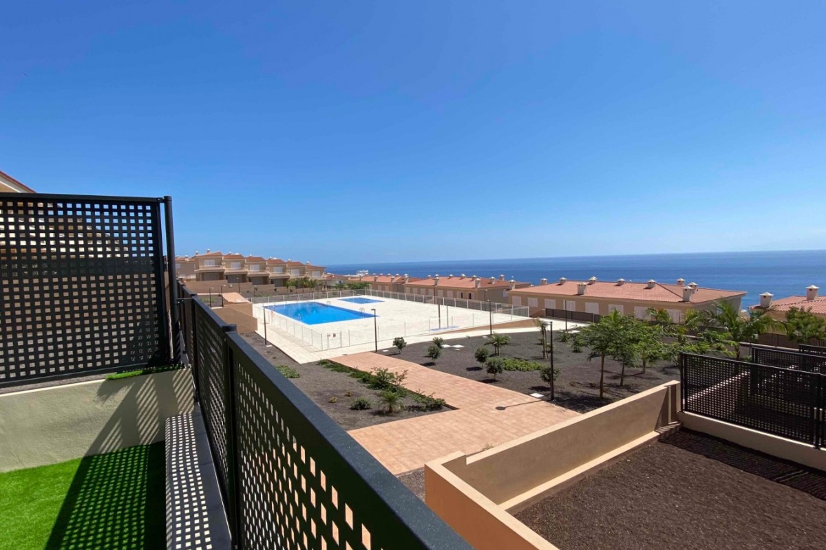 Se alquila apartamento de 1 dormitorios en Puerto de Santiago en el complejo residencial Playa Negra