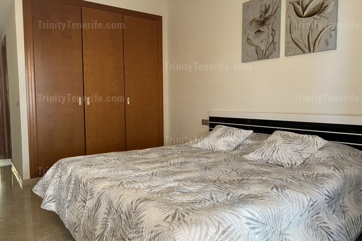 Se alquila apartamento de 2 dormitorios en Puerto de Santiago, 100м2.