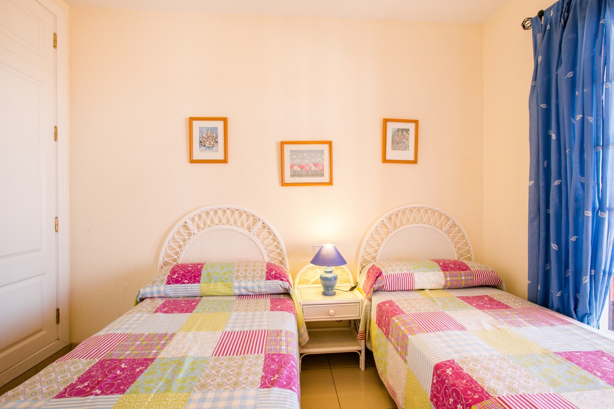 Mieten Sie ein Apartment mit 2 Schlafzimmern in der modischen Gegend von El Duque (Costa Adeje) im Komplex El Veril.
