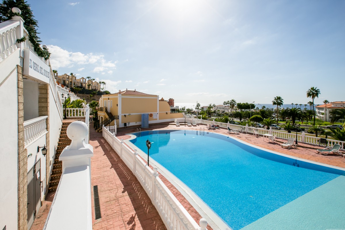 Se alquila el apartamento de 2 dormitorios en El Duque (Costa Adeje), complejo residencial El Veril. 