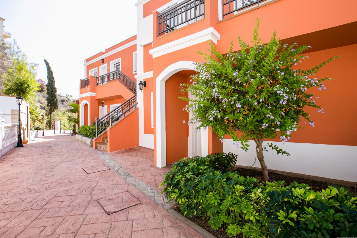 Mieten Sie ein Apartment mit 2 Schlafzimmern in der modischen Gegend von El Duque (Costa Adeje) im Komplex El Veril.