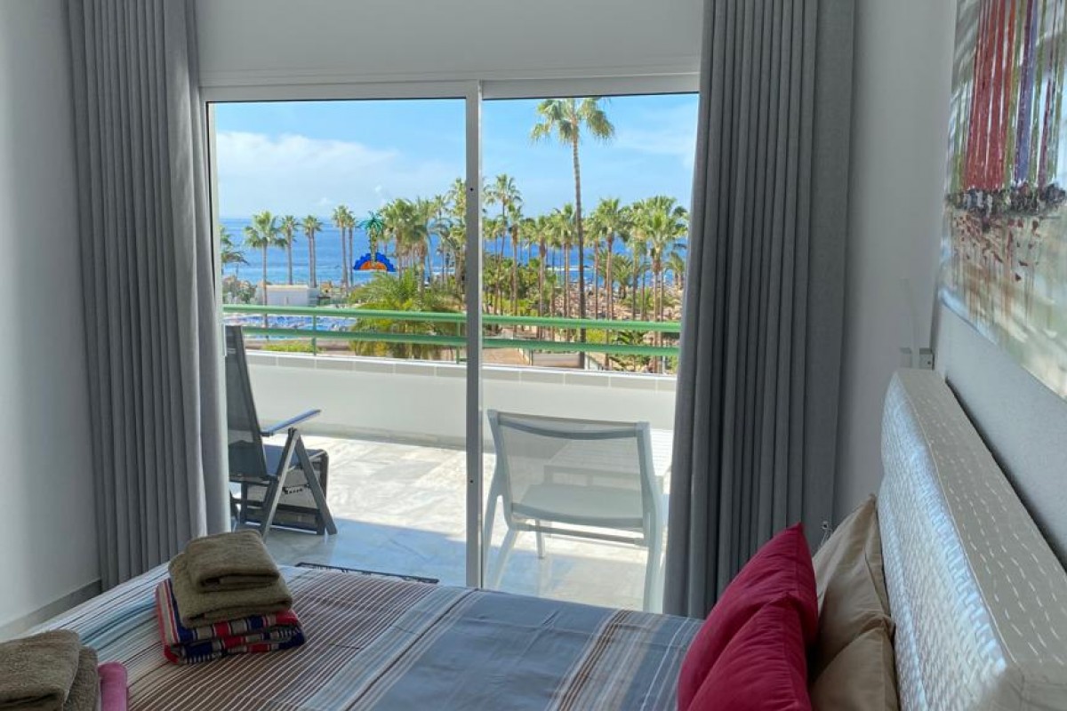 2-bedroom apartment for rent on the first sea line in Costa Adeje in Altamira complex