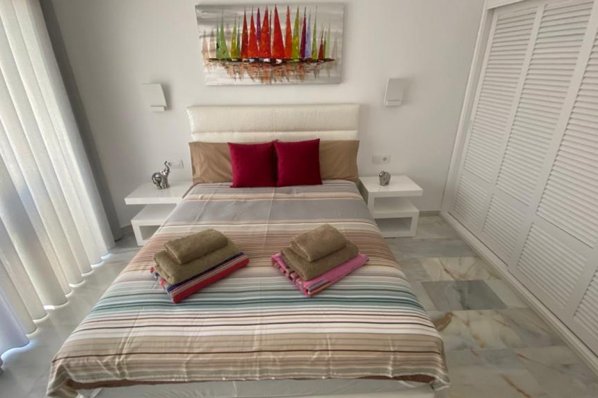 Aренда 2-спального апартамента в Costa Adeje на первой береговой линии в комплексе Altamira