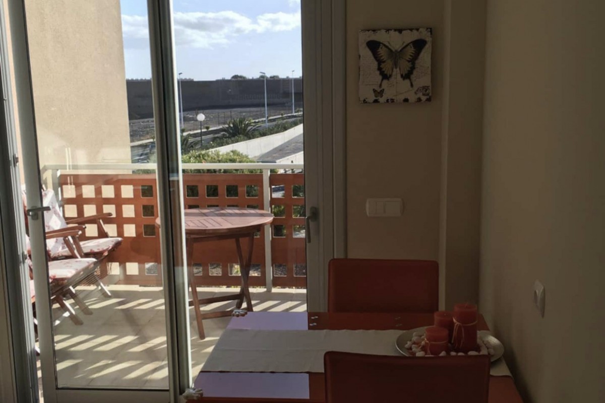 Se alquila apartamento de 3 dormitorios en La Tejita en Residencia Vista Roja