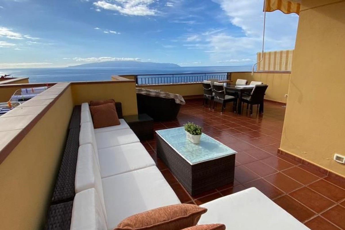 Mieten Sie eine neue Maisonette in der Residenz Playa de la Arena in Puerto de Santiago.