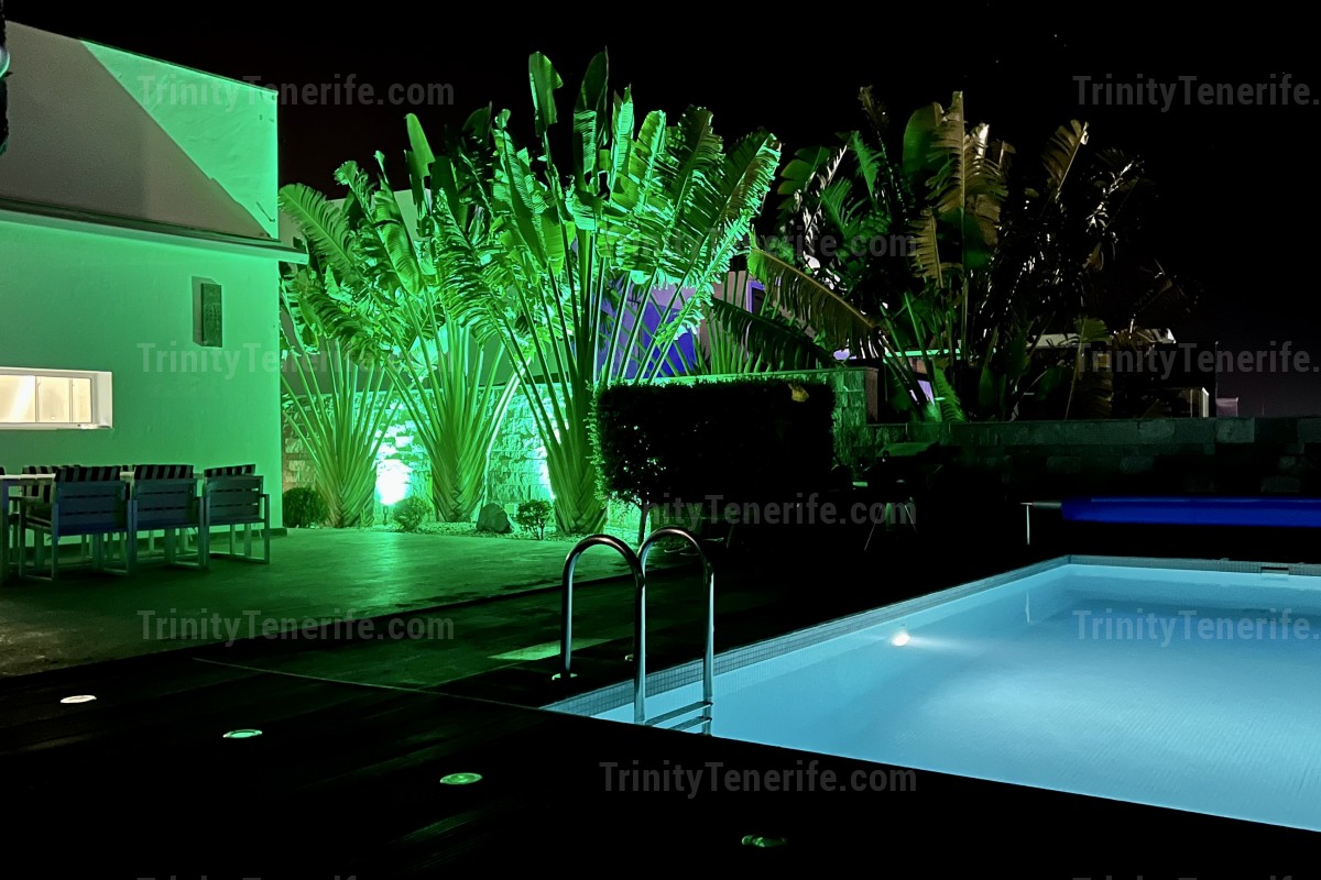 Short term rental of the luxury modern villa in El Duque / VILLA TESORO EL DUQUE