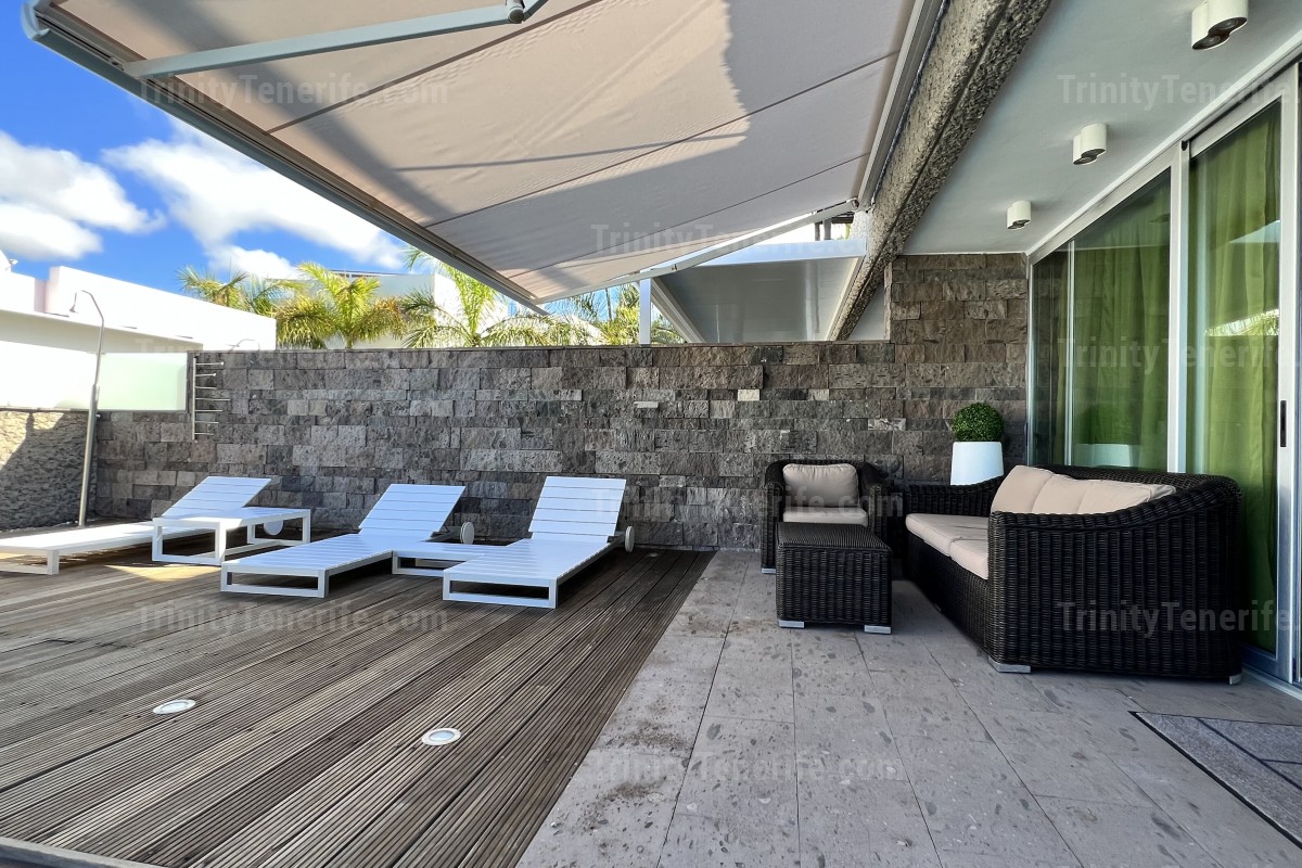 Short term rental of the luxury modern villa in El Duque / VILLA TESORO EL DUQUE