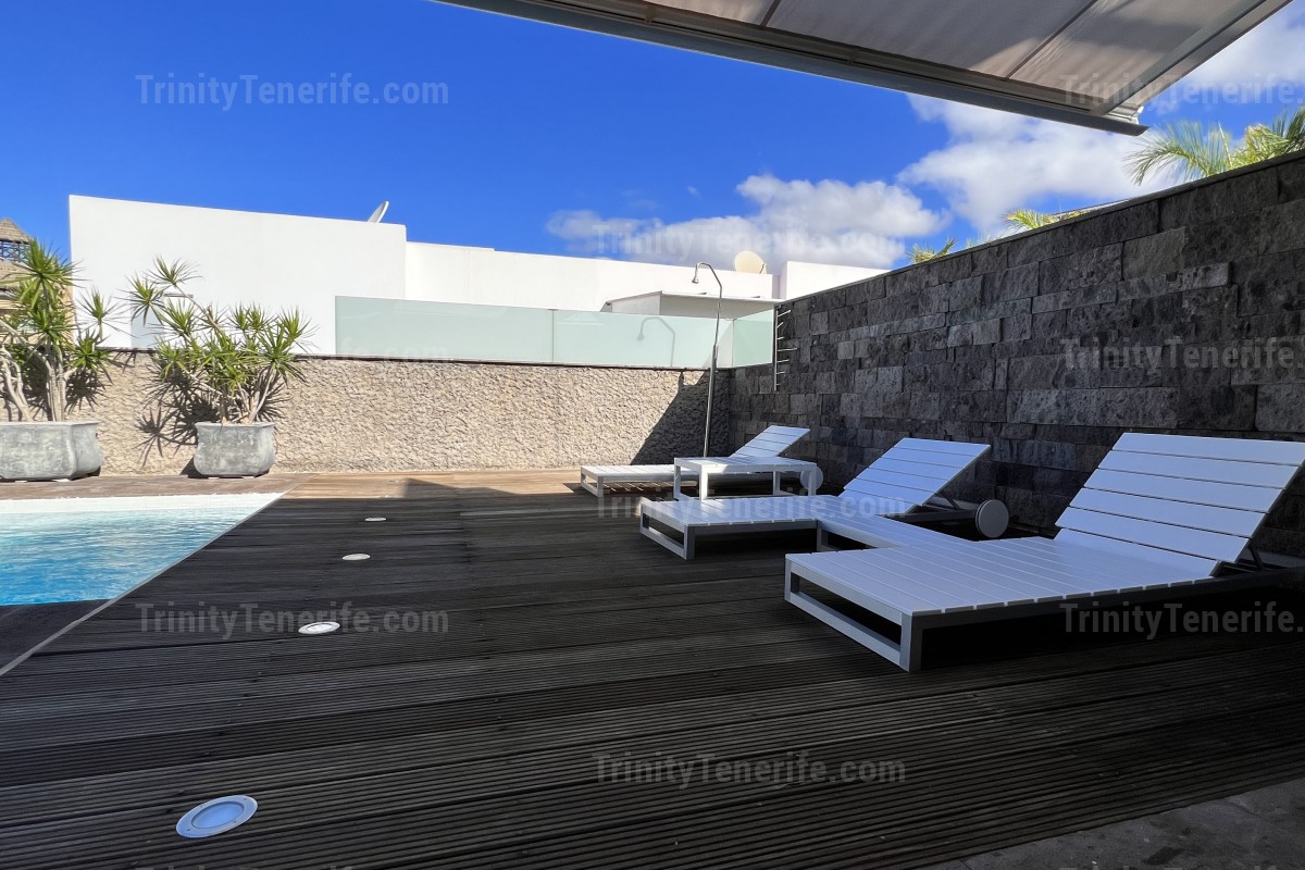 Short term rental of the luxury modern villa in El Duque / VILLA TESORO EL DUQUE