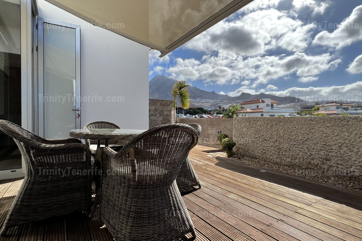 Short term rental of the luxury modern villa in El Duque / VILLA TESORO EL DUQUE