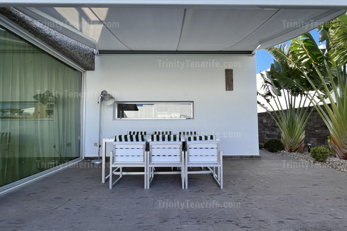 Short term rental of the luxury modern villa in El Duque / VILLA TESORO EL DUQUE