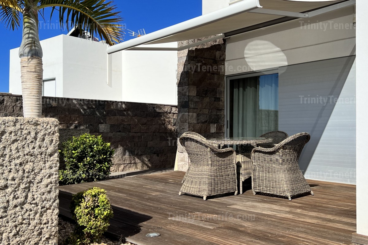 Short term rental of the luxury modern villa in El Duque / VILLA TESORO EL DUQUE