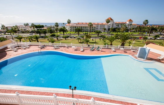 2-bedroom apartment for rent in the area of El Duque (Costa Adeje) in the residential complex El Veril.