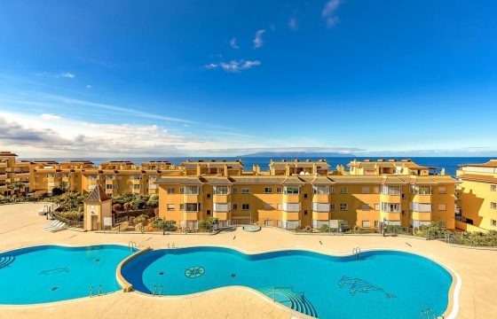 Se alquila apartamento de 2 dormitorios en  Puerto de Santiago en complejo Playa de la Arena.