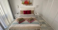 Se alquila apartamento de 2 dormitorios en primera línea de mar en Costa Adeje en el complejo Altamira