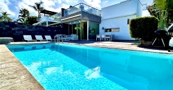 Short term rental of the luxury modern villa in El Duque / VILLA TESORO EL DUQUE