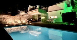 Short term rental of the luxury modern villa in El Duque / VILLA TESORO EL DUQUE